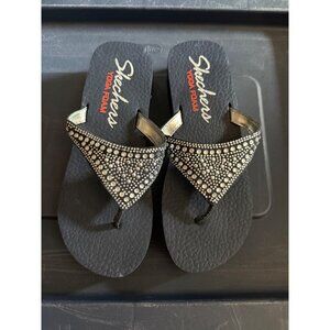 Sketchers Memory Foam Sandals with Embellishments size 8